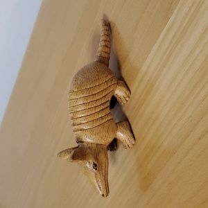 🏠 WOOD CARVED Armadillo With Fine Details